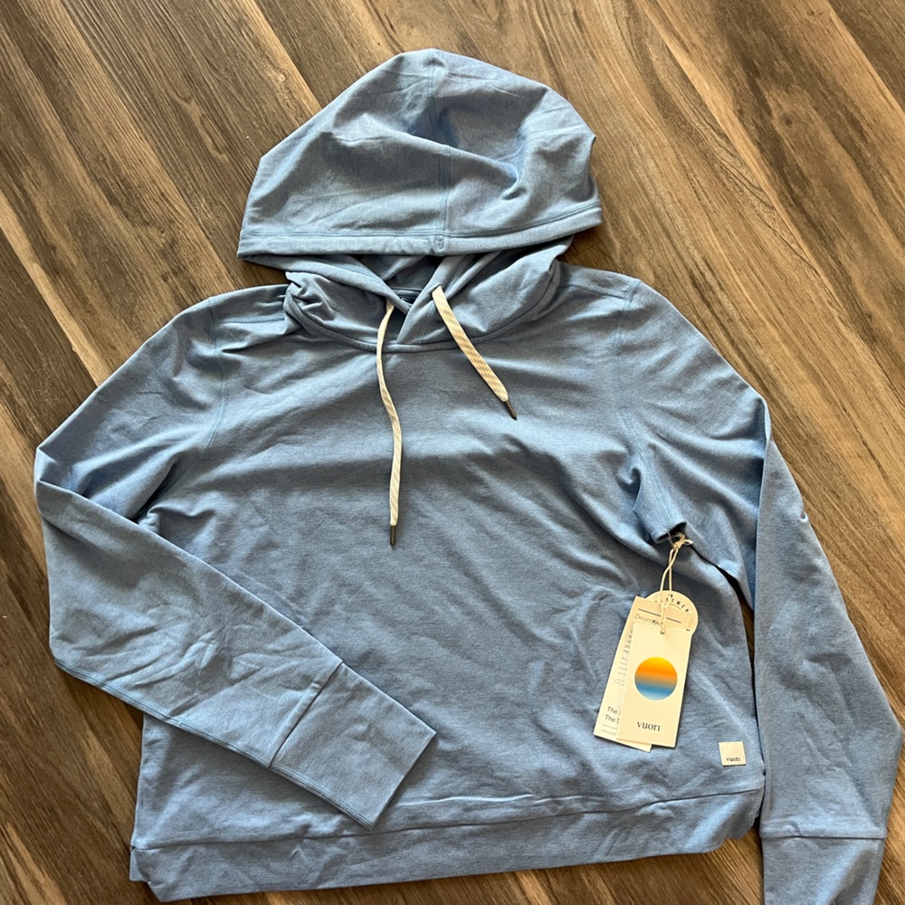 (New with tags) Vuori Halo Essential Hoodie